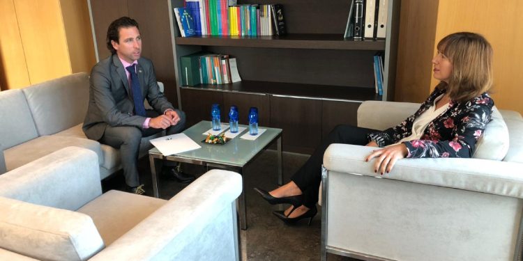 Reunión del síndico mayor con la consejera de Hacienda del Principado de Asturias