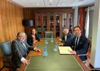 Encuentro entre el síndico mayor de la Sindicatura de Cuentas de Asturias y el conselleiro maior del Consello de Contas de Galicia