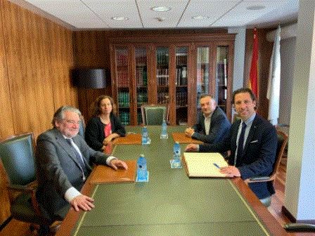 Encuentro entre el síndico mayor de la Sindicatura de Cuentas de Asturias y el conselleiro maior del Consello de Contas de Galicia