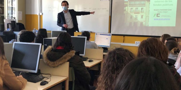 La Sindicatura de Cuentas inicia una experiencia piloto para acercar su trabajo al alumnado