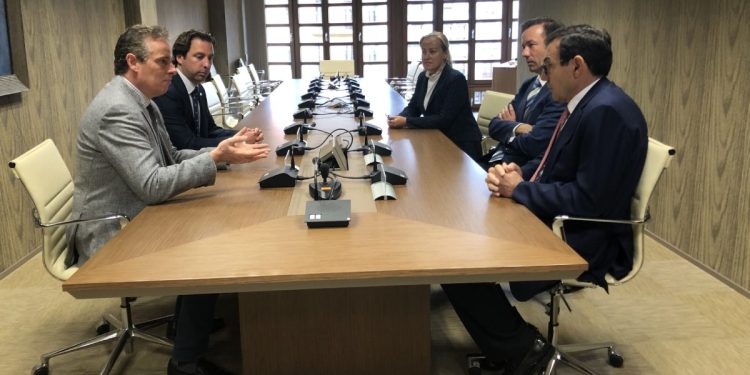 «El funcionamiento de la Sindicatura de Cuentas es ejemplar», destaca el presidente de la Junta General del Principado