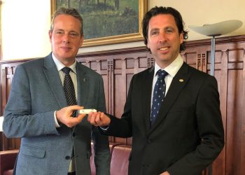 Marcelino Marcos Líndez, presidente de la Junta General del Principado de Asturias, y Roberto Fernández Llera, síndico mayor de la Sindicatura de Cuentas del Principado de Asturias.