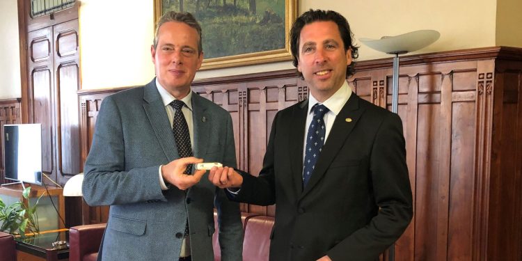 Marcelino Marcos Líndez, presidente de la Junta General del Principado de Asturias, y Roberto Fernández Llera, síndico mayor de la Sindicatura de Cuentas del Principado de Asturias.