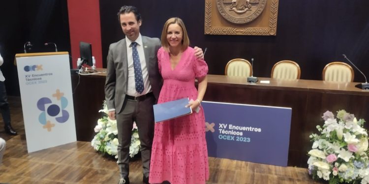 Mirta García Rosa recoge el XXV Premio de la revista Auditoría Pública