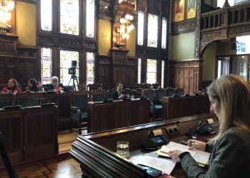 Roberto Fernández Llera durante su comparecencia en la Comisión de Hacienda, Justicia y Asuntos Europeos.