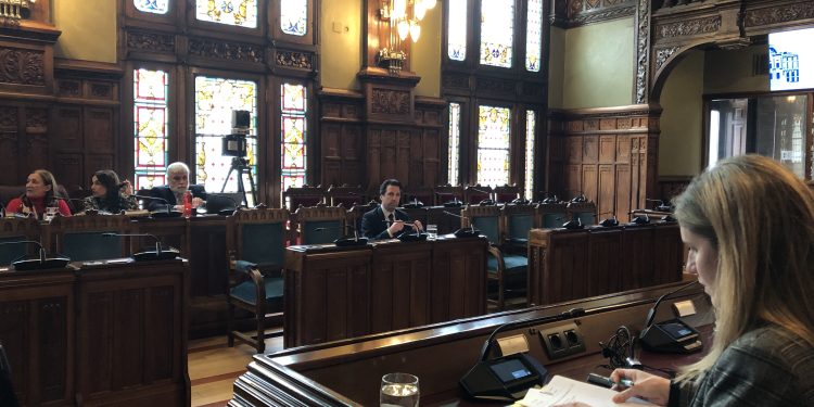 Roberto Fernández Llera durante su comparecencia en la Comisión de Hacienda, Justicia y Asuntos Europeos.