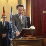 Roberto Fernández Llera toma posesión del cargo de síndico mayor de la Sindicatura de Cuentas del Principado de Asturias, en la Junta General del Principado de Asturias. / Nacho Vela