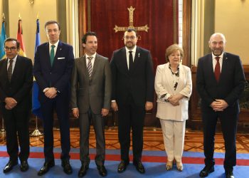 Manuel Fueyo Bros, Eduardo Rodríguez Enríquez, Roberto Fernández Llera, Adrián Barbón Rodríguez, Enriqueta Chicano Jávega y Juan Cofiño González. / Nacho Vela