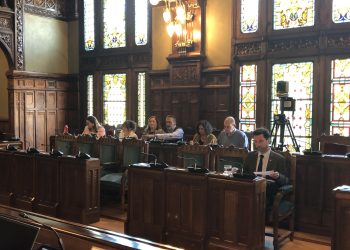 Roberto Fernández Llera durante la comparecencia en la Comisión de Hacienda, Justicia y Asuntos Europeos de la Junta General del Principado de Asturias.